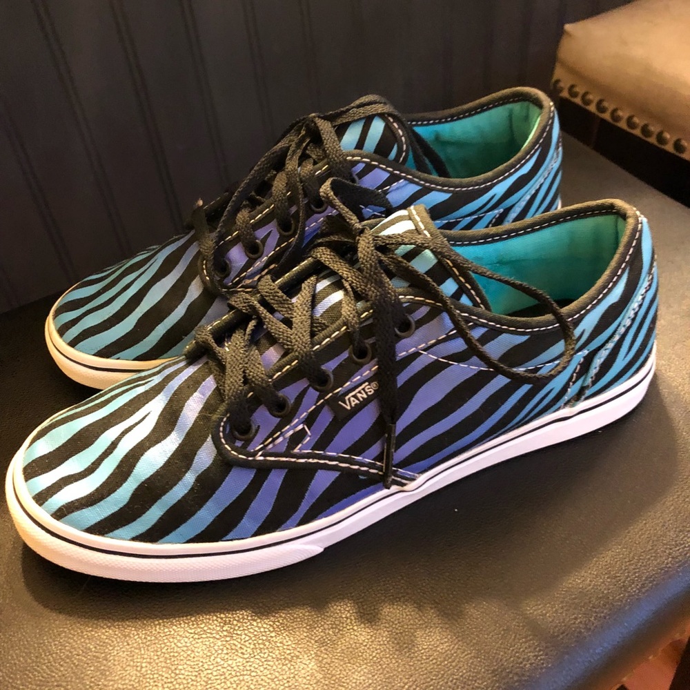Vans women’s zebra stripped sneakers
